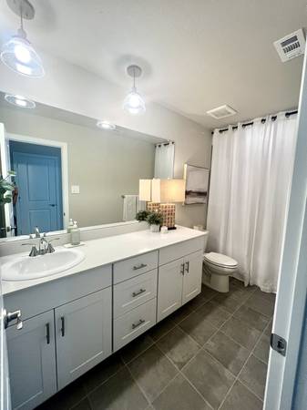 $3150.00 / 3br - 1950ft2 - Modern Single Unit in Corintn | 2712 Big Bend Mews | 3150/mo | Availab63936353004035124