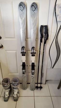 Womens Skis (146cm) and poles 1