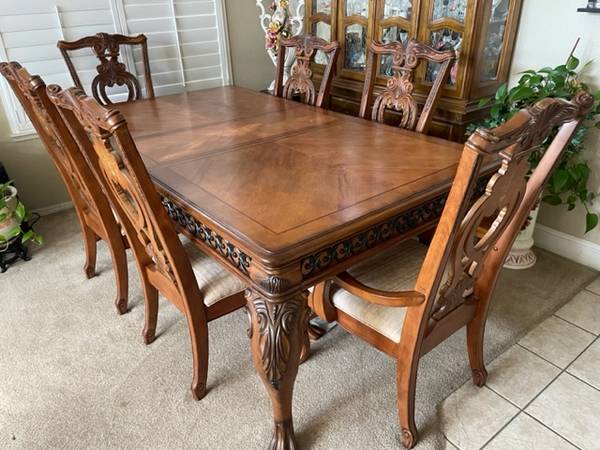 Dining Room Table and chairs 1
