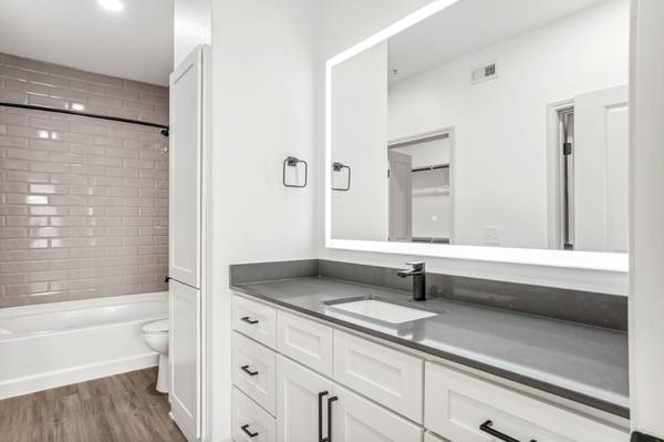 $1,798 / 1br - An Upscale Apt in Las Colinas with an Attached Garage - 4 WEEKS FREE! (Irving/Las Colinas)63936220870659124
