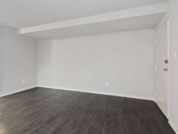 $1,630 / 2br - Renovated Units, Pet Friendly, 2BD 1BA (2100 Parkland Square, District Heights, MD)63822036723073123