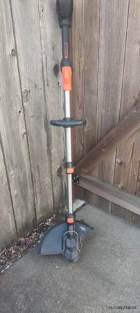 String Trimmer, 40Volt Charger 1