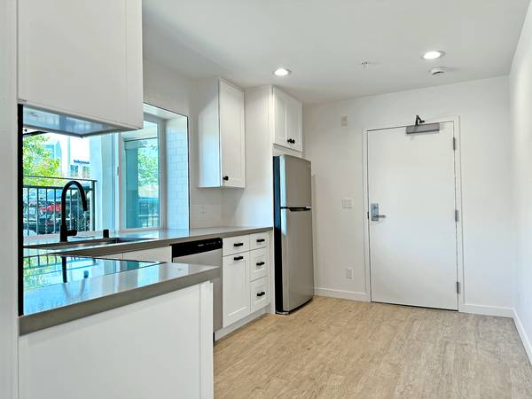 $1,995 / 1br - 1 Dormitorio Brentwood ✶ Unidad Totalmente Renovada (Century City Westwood Beverly Hills)63857624409089124