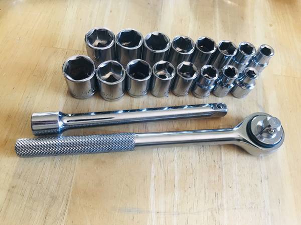 3/8" Drive Socket Set: SAE & Metric (18 Piece Set) 1