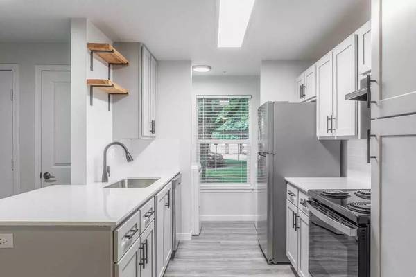 $1,849 / 2br - 922ft2 - Check out our amazing location! 2 bed, 2 bath. Located in Tigard. (Tigard)63999315030787124