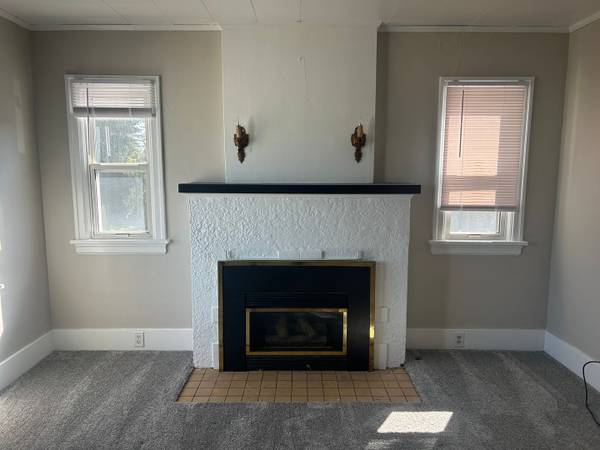 $2,150 / 3br - 1296ft2 - Charming 3-Bedroom Home! (Bellingham)63935322422147121