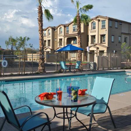 $2,429 / 3br - 1635ft2 - Amenidades lujosas pueden ser tuyas en nuestra encantadora casa adosada de 3 habitaciones de 1635 pies cuadrados (Chandler)63623968927619124