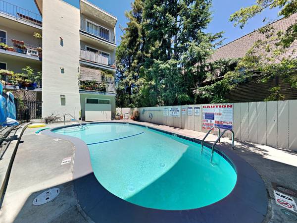 $2,795 / 2br - Amazing Unit just Steps to Morcom Rose Garden or Linda Ave Dog Park! (oakland lake merritt / grand)63873333020033120