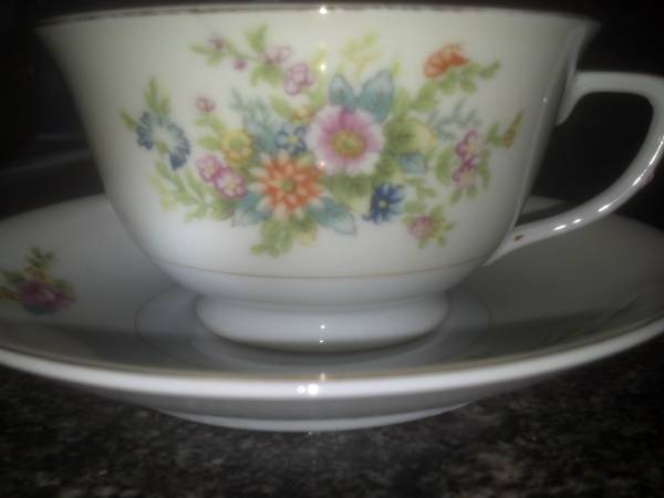 Fine BONE CHINA cup & saucer sets NORITAKE "M" (2 matching sets) 1