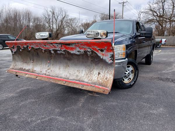 2011 CHEVROLET SILVERADO 2500 PLOW - $9,999 (BEACH PARK, ILLINOIS)63618900326913120