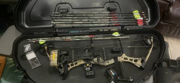 Bear Encounter compound bow. Left handed 1