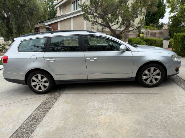 VW Passat Station Wagon 2.0T Muy Buen Estado 20-29 MPG Plata/Negro - $3,950 (Woodland Hills)63618208395009123