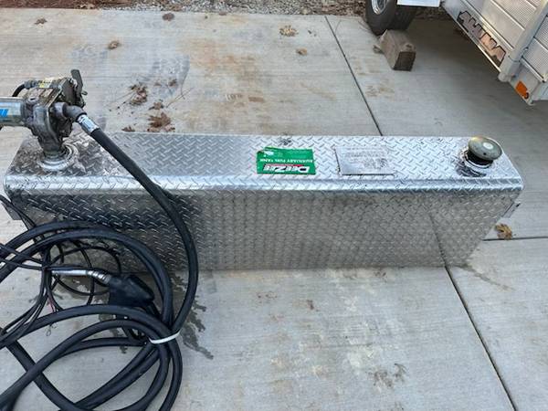 Dee Zee Fuel Transfer Tank and Pump 1