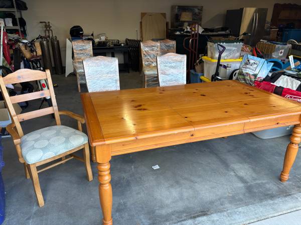 Pine dining table with 6 upholstered chairs 1