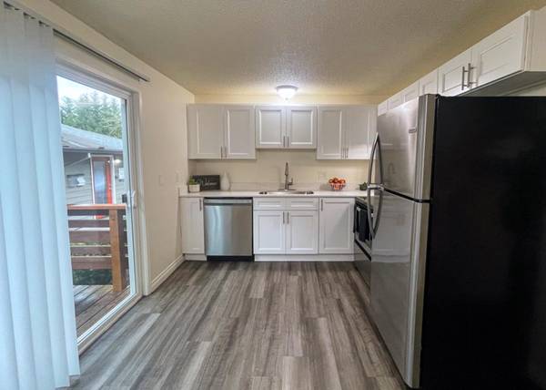 $1,725 / 2hab - TARIFA DE SOLICITUD EXENCA - Comunidad Suburbana, Amplios Armarios + Patio Verde (Milwaukie Heights)63615726470147123