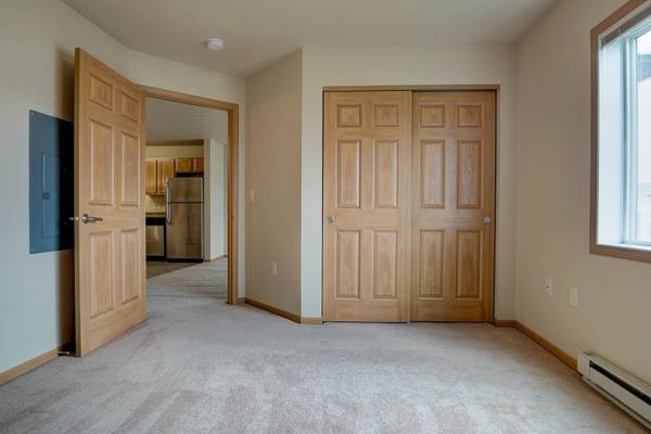 $1,010 / 1br - 812ft2 - Free Wi-Fi, Garage Included, In-Unit Laundry (3414 21st Ave NW, Minot, ND)63916992489602120