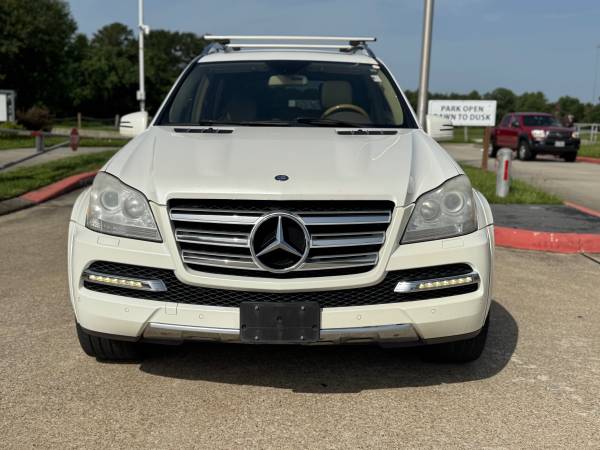 2012 Mercedes Benz GL550 4MATIC - $5,80063617061062147124