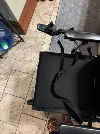 Rolling chair 1