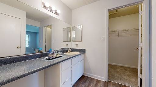$1,055 / 1br - 657ft2 - Lots of Closet Space, Dining Room, 1bd 1ba (915 Bryan Place, Garner, NC)63685979851393124