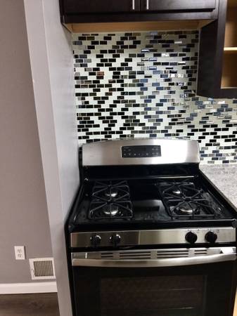 $1,495 / 2br - 850ft2 - Decorative Fireplace, Tile Backsplash64013204112770121