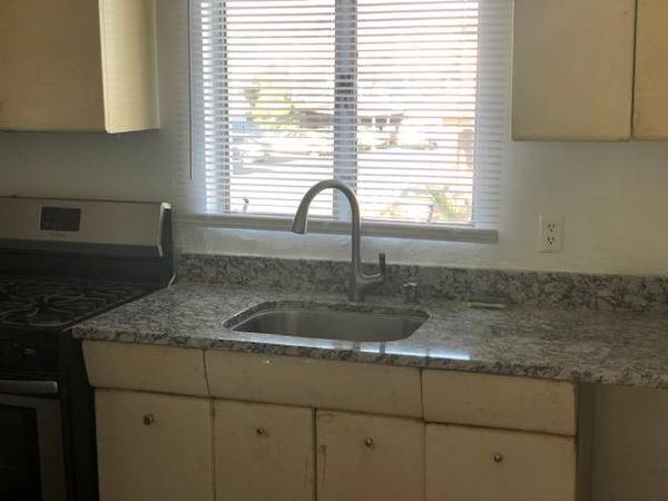 $795 / 1br - !!!!!!ONE BRM WITH CITY VIEW AND GARAGE (El paso)63971415869315124