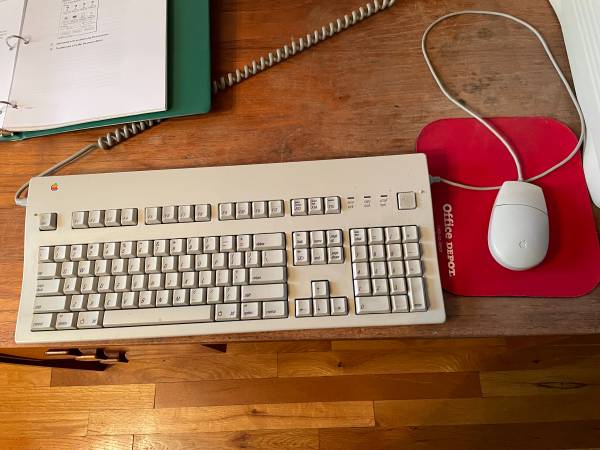 Macintosh LC630 DOS Compatible - works perfectly - auto