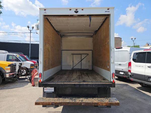 2017 Chevrolet EXPRESS 3500 - Photo 6