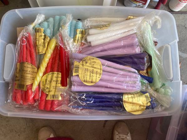 Large bin of candles 1