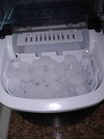 Countertop ice maker 1