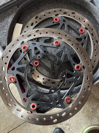 Braketech Axis iron front rotors GSXR1000 2017-2026 1