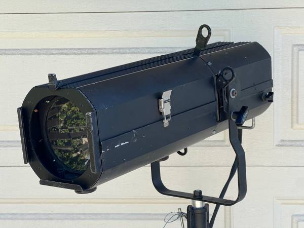 Altman 1KL6-2040Z Luz escénica elipsoidal con zoom - $95 (oakland piedmont / montclair)63470975773571121