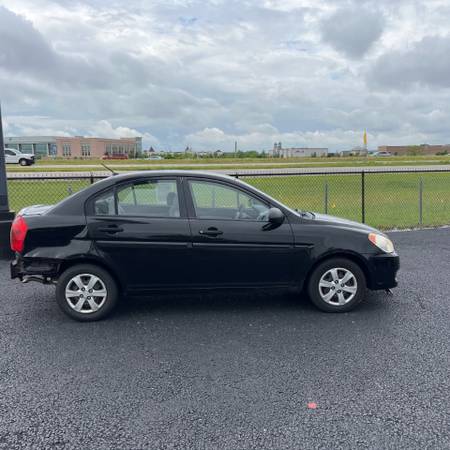 2009 Hyundai Accent 4dr Sdn Auto GLS - $2,900 (Merrillville, IN)63618772546051124