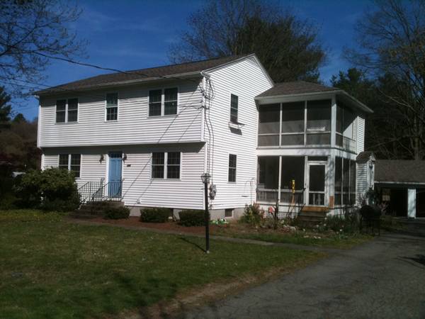 $1,950 / 2br - Well Behaved Pet Considered! Second Floor Two Bedroom in Sunderland (North Main St Sunderland MA)64017045396483120