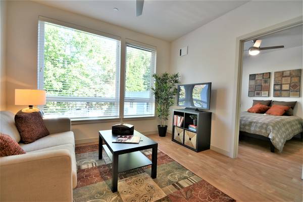 $1,395 / 1br - 💨 Skip the Traffic, Embrace the City—Stark Street Lofts! (SE Portland, Laurelhurst, Buckman)63867270441475123