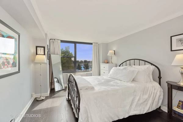 $1,400 / 1250ft2 - One Luxury Apartments 2bed/2bath for share 1,400/monthly63960149179138121
