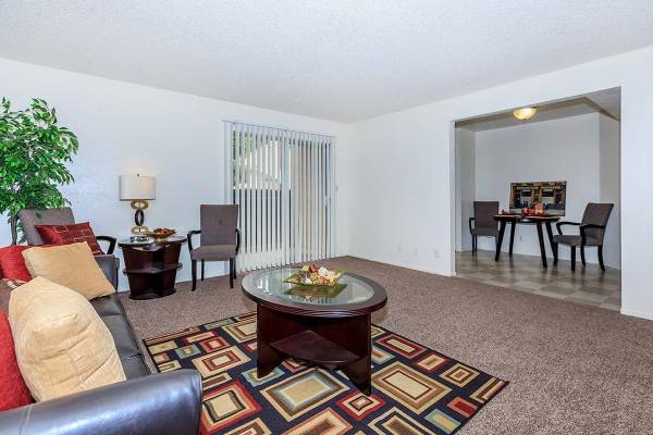 $1,133 / 2br - 1035ft2 - Casa club con sala comunitaria, estacionamiento cubierto asignado, piscina (Fresno)63798482585345122