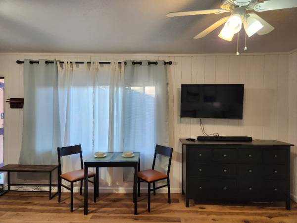 $1195.00 / 375ft2 - Furnished studio apt (utilities included) and 1 mile to plaza63806045010691123