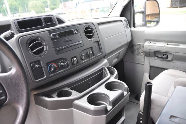 2013 Ford E150 - Photo 15