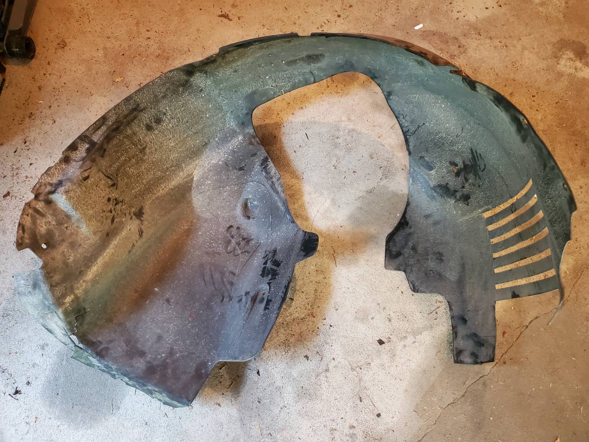 06-13 BENTLEY CONTINENTAL FLYING SPUR FRONT RIGHT WHEEL HOUSING LINER
