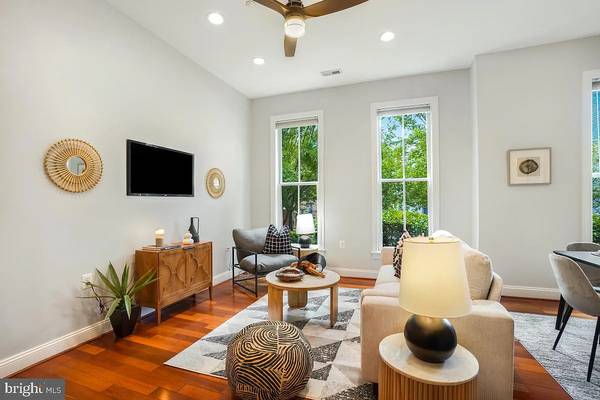 $2,390 / 1hab - 709ft2 - Impresionante casa en mansión histórica en el corazón de LeDroit Park. (Washington, DC)63822290577793122