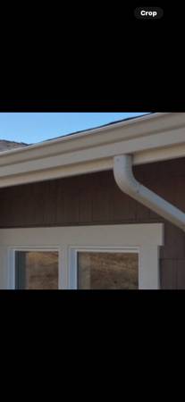 Seamless rain gutter installation 1