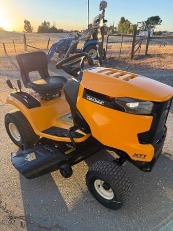 Cub Cadet XT1 Enduro Series Riding Lawn Mower 1
