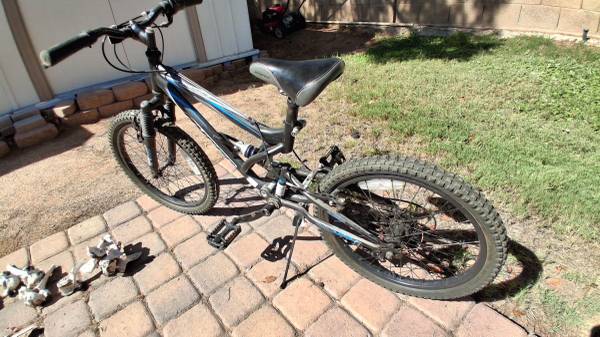 Hyper Shocker 20 Child's Mountain Bicycle 1