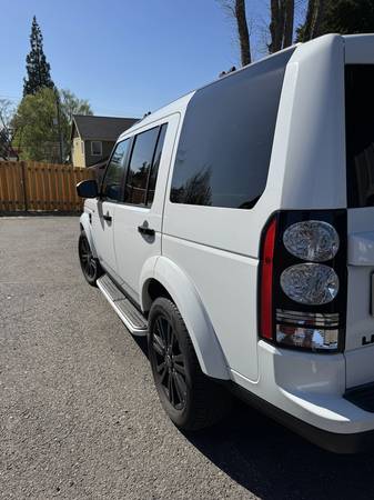 2015 Land Rover LR4 HSE - Stylish, Powerful & Pristine Condition - $16,000 (Tacoma)63613938581763122