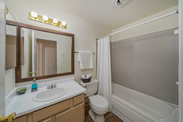 $2,080 / 2br - 958ft2 - Situated in Tacoma!, Attached or Detached Garages, 2 bedroom63688296258049121