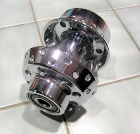 Genuine Harley Davidson Softail, Dyna / Chrome Front Hub / 3/4" Axle 1