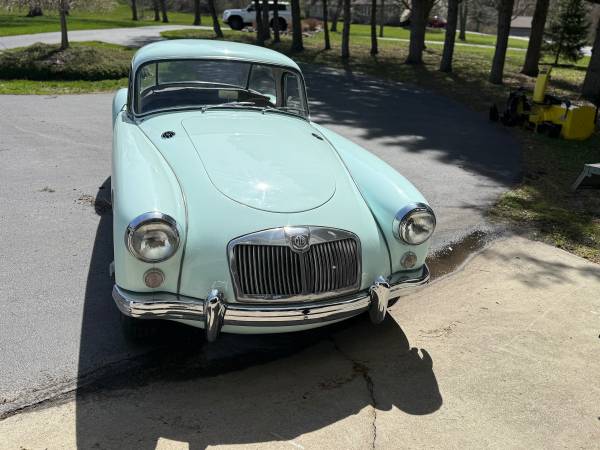 1956 MGA Coupe - $18,50063615641412355124