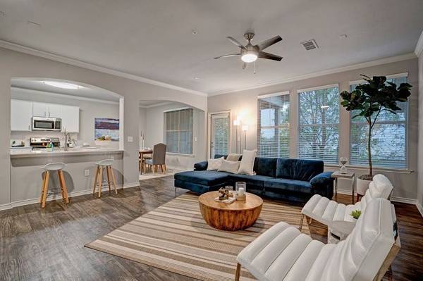 $1,240 / 1br - 700ft² - Attached Garages - Gym / Pool - Remodeled Kitchen - Bad Credit? (Northwest NW)63176804973953121