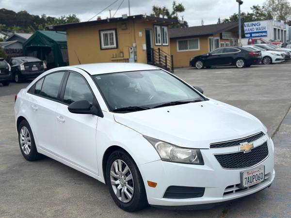 2013 Chevrolet Cruze LS Sedan 4D Eficiente en Combustible y Auto bajo $$10,000$$ - $6,900 (hayward / castro valley)63613140517249121