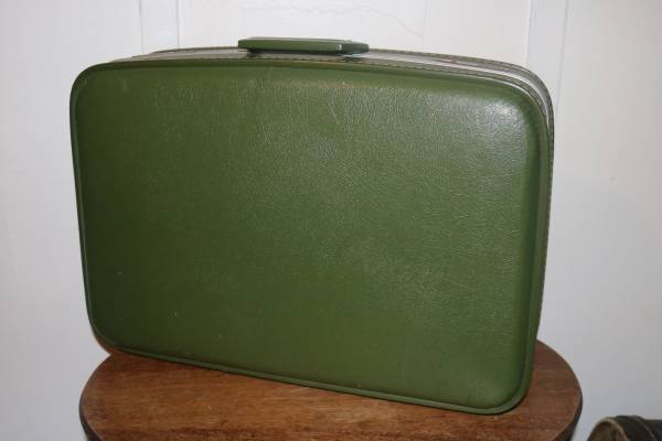 USA 1960’s Samsonite AVOCADO VINTAGE BAG VINTAGE Samsonite Avocado Carry On Luggage - collectibles - by